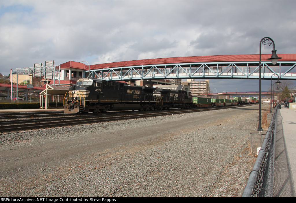NS 4574 takes a stack train west